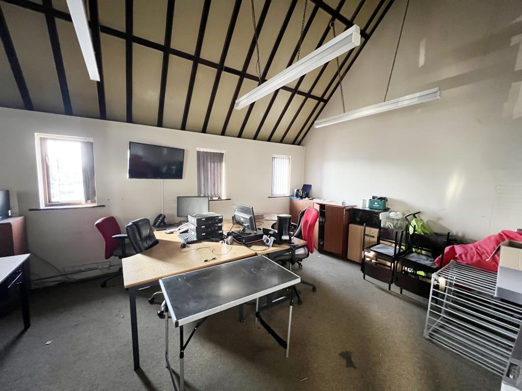 Lot: 115 - FREEHOLD TWO STOREY OFFICE UNIT - Upstairs Office Space at 12 Northam Business Centre Southampton